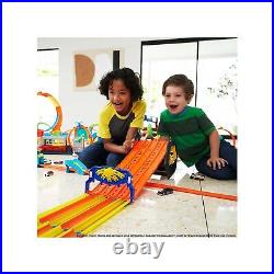 Hot Wheels Massive Loop Mayhem Track Set with Huge 28-Inch Wide Track Loop Sl