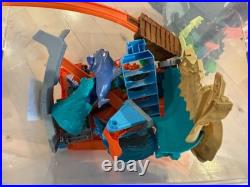 Hot Wheels Playset Lot Multi-Level Garage, City Sets, Track Pieces & 25+ Cars Hot Wheels Playset Lot Multi-Level Garage, City Sets, Track Pieces & 25+ Cars