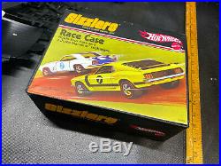 Hot Wheels SIZZLERS Fat Track Giant O Race Set & Race Case 2006 2 cars