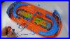 Hot-Wheels-Slot-Track-Pack-With-Carrying-Case-Two-Controllers-With-Cars-Works-01-kge