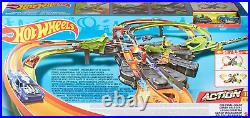 Hot Wheels Toy Car Track Set Colossal Crash, More than 5-Ft Wide, Powered by Mot