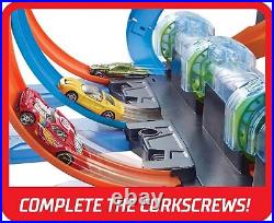 Hot Wheels Toy Car Track Set, Corkscrew Crash with 164 Scale Car, 3 Crash