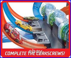 Hot Wheels Toy Car Track Set, Corkscrew Crash with 164 Scale Car, 3 Crash Zo