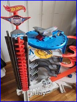 Hot Wheels Toy Car Track Set, Super Ultimate Garage, 3+ With Extras Pieces