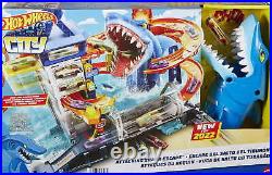 Hot Wheels Track Set and 1 Toy Car City Shark Escape Playset