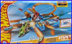 Hot Wheels Track Set with 164 Scale Toy Car, 4 Medium, Multicolor