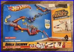 Mattel Hot Wheels GORILLA TAKEDOWN Track Set (2011, W1479) Wall Tracks NEW