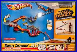 Mattel Hot Wheels GORILLA TAKEDOWN Track Set (2011, W1479) Wall Tracks NEW