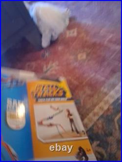 Mattel Hot Wheels GORILLA TAKEDOWN Track Set (2011, W1479) Wall Tracks NEW