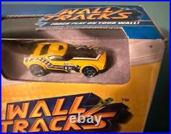 Mattel Hot Wheels GORILLA TAKEDOWN Track Set (2011, W1479) Wall Tracks NEW