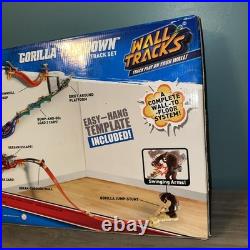 Mattel Hot Wheels GORILLA TAKEDOWN Track Set (2011, W1479) Wall Tracks NEW