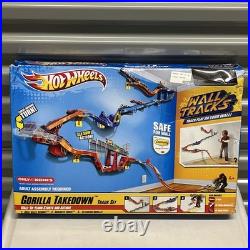Mattel Hot Wheels GORILLA TAKEDOWN Track Set (2011, W1479) Wall Tracks NEW! READ