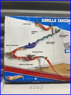 Mattel Hot Wheels GORILLA TAKEDOWN Track Set (2011, W1479) Wall Tracks NEW! READ