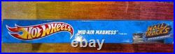 Mattel Hot Wheels Motorized Mid-air Crash Madness Wall Tracks 2010 Race Car Set