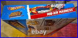 Mattel Hot Wheels Motorized Mid-air Crash Madness Wall Tracks 2010 Race Car Set