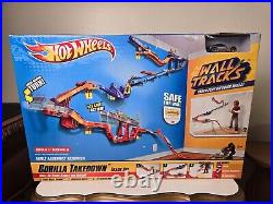 Mattel Hot Wheels Wall Tracks GORILLA TAKEDOWN Track Set 2010 NIOB, Sealed EX. C