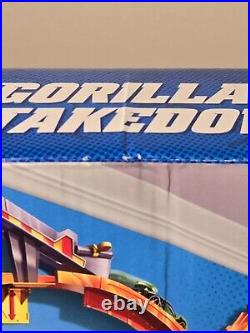 Mattel Hot Wheels Wall Tracks GORILLA TAKEDOWN Track Set 2010 NIOB, Sealed EX. C