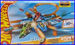 Motorized Hot Wheels Track Set, 164 Scale Car, 4 Intersections, Criss-Cross Cra