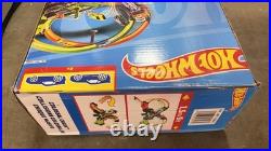 NEW Hot Wheels Colossal Crash Track Set with(2) 164 Scale Hot Wheels Vehicles