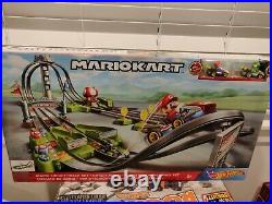 NEW Hot Wheels Mario Kart Mario Circuit Track Set