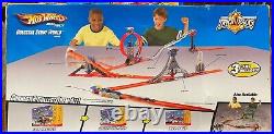 P9405 Hot Wheels Colossal Stunt World Connect & Create Track Set. NIB