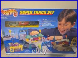 RARE 1996 Hot Wheels World Super Track SetSEALED GREEN TOLL BOOTH 65820-92