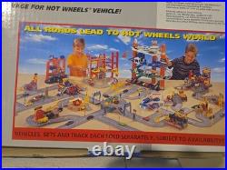RARE 1996 Hot Wheels World Super Track SetSEALED GREEN TOLL BOOTH 65820-92