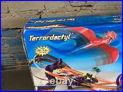 RARE NEW UNOPENED SEALED PKG HOT WHEELS 2006 TERRORDACTYL TRACK SET With 1 CAR