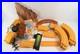 TYCO-Sand-Tan-HO-Scale-Slot-Car-Track-Set-64-Pcs-With-Power-Supply-Controllers-01-sjn