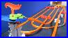 Track-Time-2016-C-No-Loops-Just-Hot-Wheels-Track-Boosters-And-Curves-And-Bridges-01-hyvn