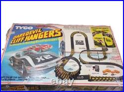 Tyco Daredevil Cliff Hangers HO Scale Slot Car Set-COMPLETE WITH CARS