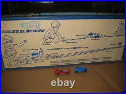 VINTAGE 1975 HOT WHEELS DOUBLE DUEL SPEEDWAY TRACK SET with REDLINES