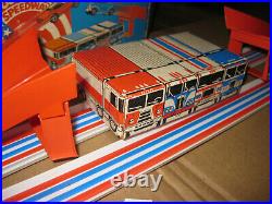 VINTAGE 1975 HOT WHEELS DOUBLE DUEL SPEEDWAY TRACK SET with REDLINES