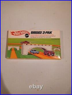 VINTAGE Mattel HOT WHEELS 1969 Bridge 3-Pak, Still Factory Sealed