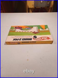 VINTAGE Mattel HOT WHEELS 1969 Bridge 3-Pak, Still Factory Sealed