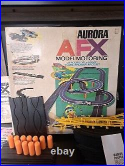 VTG Aurora AFX Model Motoring 24 Hours of Le Mans HO Slot Car Track Set 2 CARS