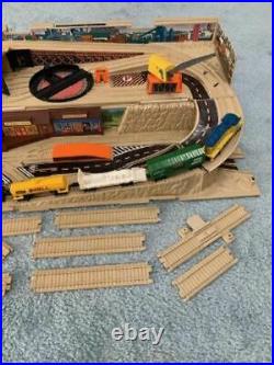 Vintage Hot Wheels RAILROAD Train Set Take Along Freight Yard 5 Cars Extra Track