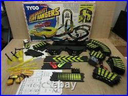 Vintage Tyco 6232 Zero Gravity Cliff Hanger HO Slot Car Race Track Set READ INFO