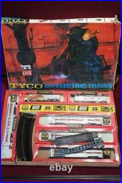 Vintage Tyco HO Electric Train Set Engine Cars Track Original Box