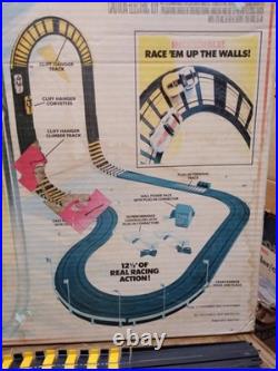 Vtg TYCO Cliff Hangers No 6208 HO Slot Car Race Set Cars Track Controllers withBox